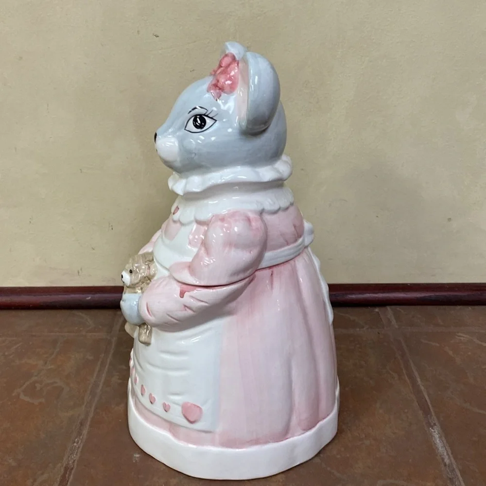 VINTAGE MELINDA MOUSE WITH A TEDDY BEAR COOKIE JAR FROM THE HOUSE OF LLOYD 1990